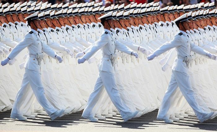 Солдаты маршируют