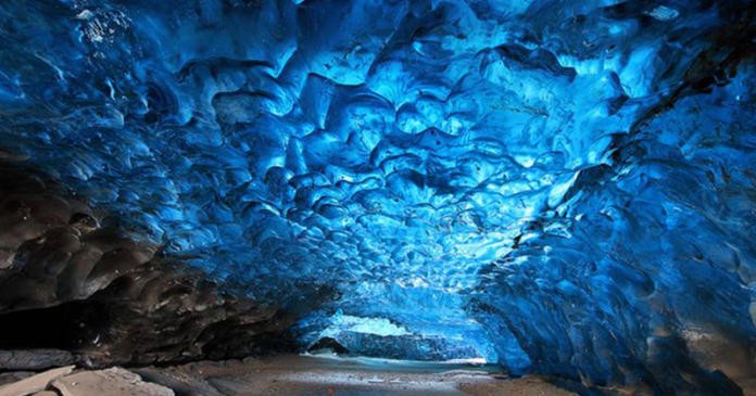 Кристальная пещера, Исландия