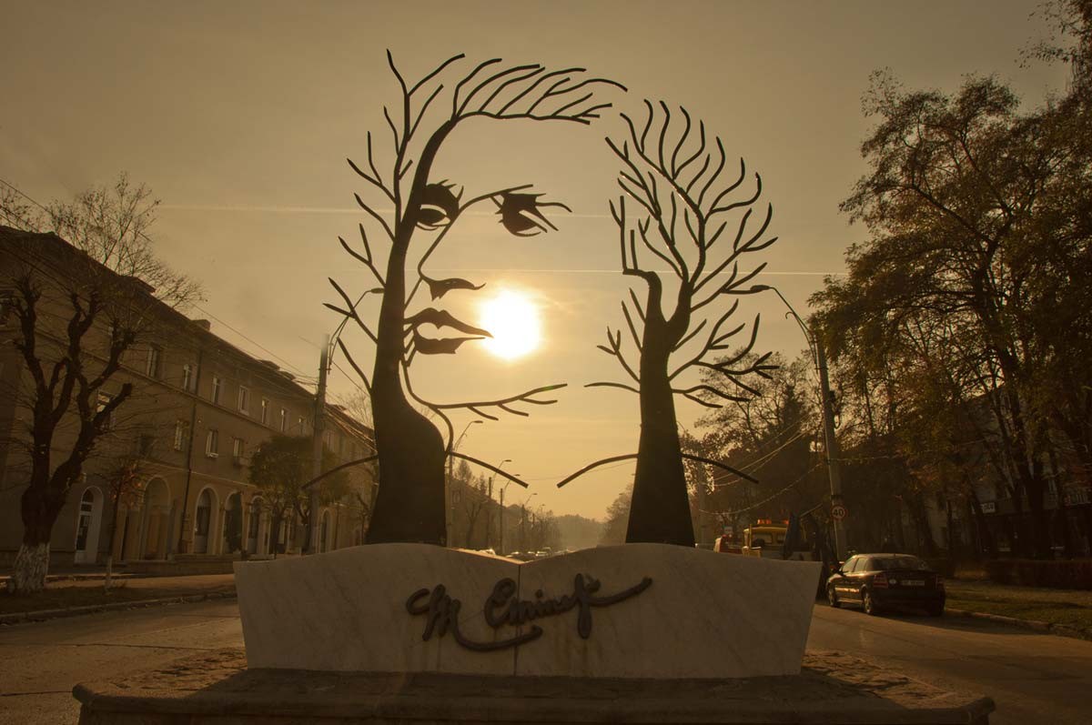 Румыния, Михай Эминеск