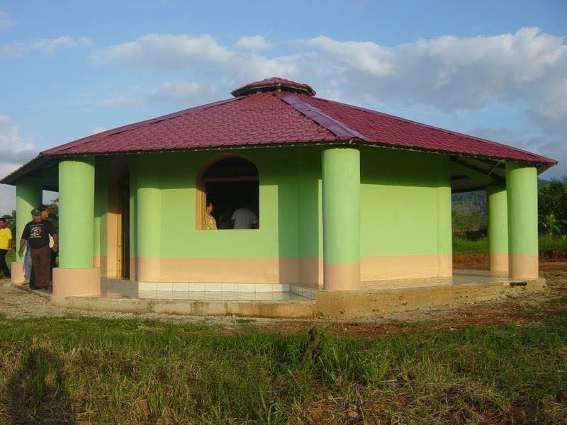 Дом из пластиковых бутылок