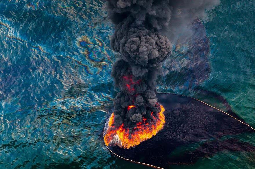 Взрыв на буровой платформе Deepwater Horizon