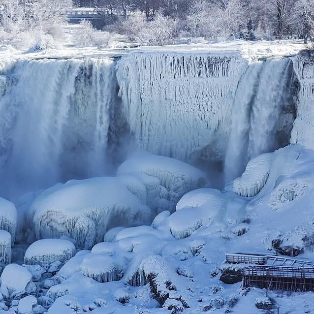 Ниагарский водопад замерз
